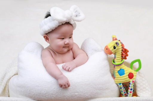 新泰宝宝几个月翻身